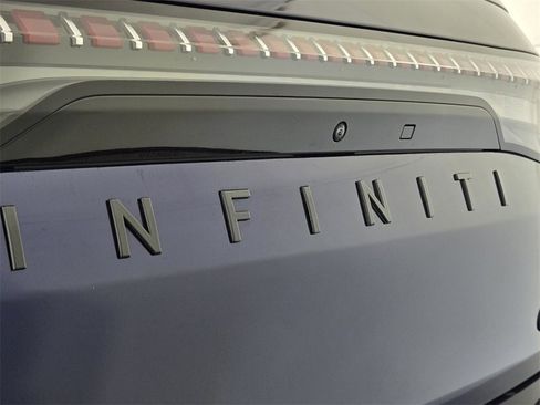 Used 2025 INFINITI QX80 Sensory image 14