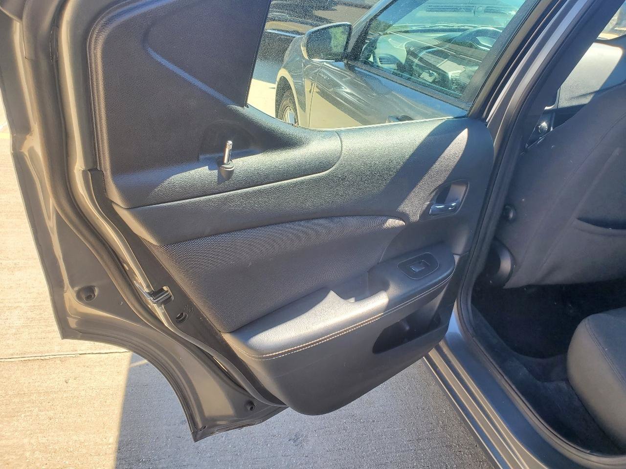 Used 2012 Dodge Avenger SXT FWD image 13