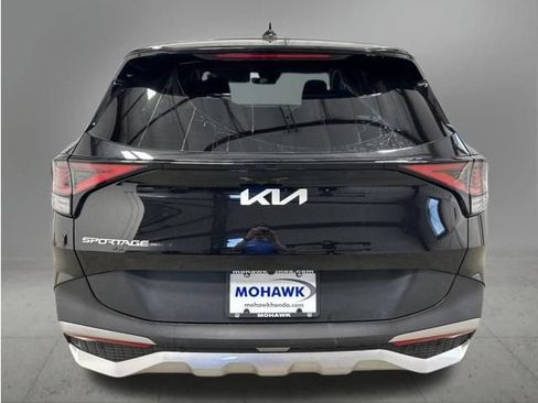 Used 2023 Kia Sportage LX FWD image 4