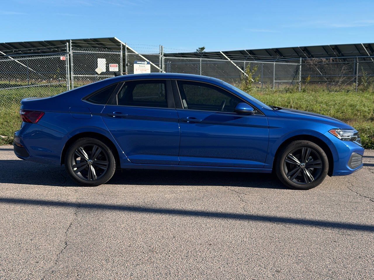 Used 2024 Volkswagen Jetta SE w/ Panoramic Sunroof Package FWD image 6