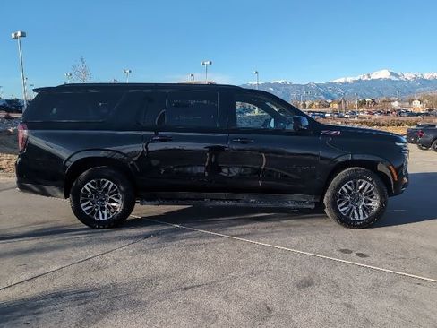 Used 2025 Chevrolet Suburban Z71 image 9