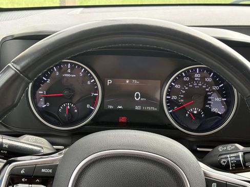 Used 2023 Kia Carnival LX FWD image 9
