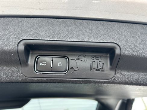 Certified 2020 Ford Explorer XLT w/ Equipment Group 202A AWD/4WD image 17