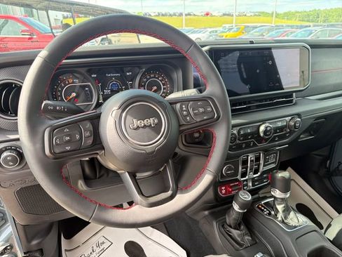 Used 2024 Jeep Gladiator Rubicon w/ Technology Group AWD/4WD image 33