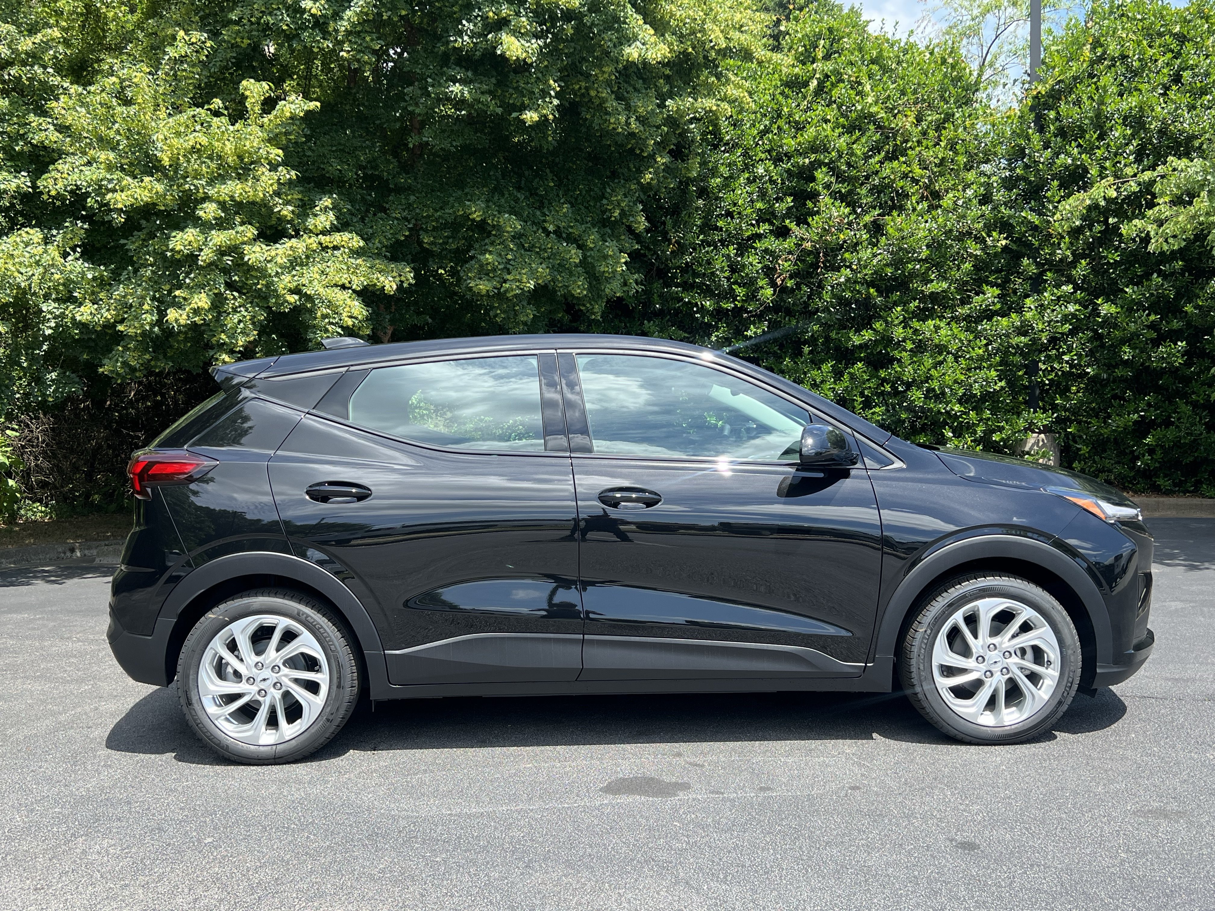 New 2027 Chevrolet Bolt LT w/ Comfort Package FWD image 10