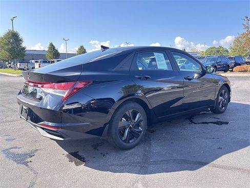 Used 2023 Hyundai Elantra SEL image 3