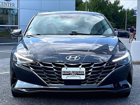 Used 2023 Hyundai Elantra Limited FWD image 2