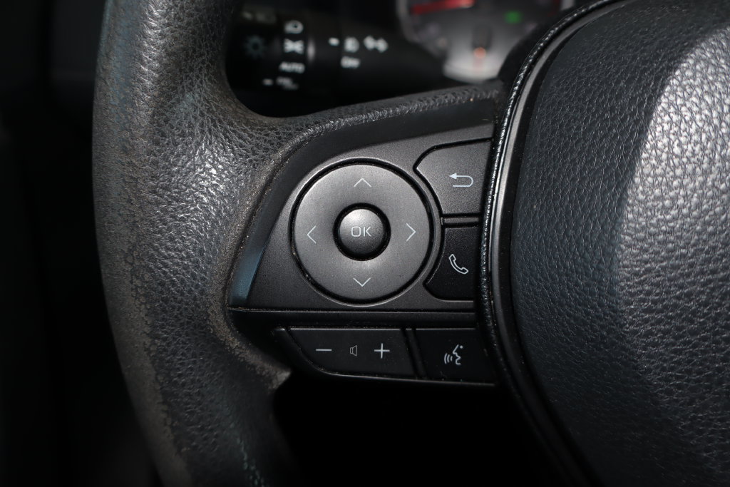 Used 2020 Toyota RAV4 XLE FWD image 19