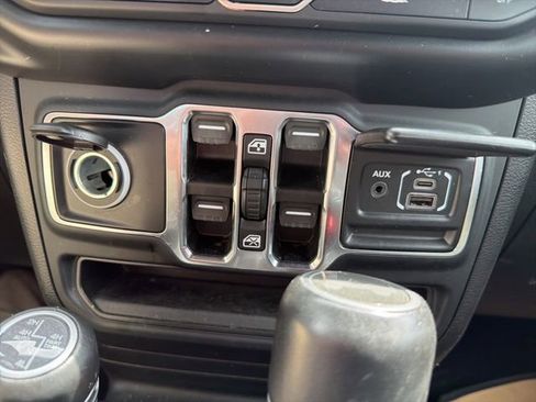 Used 2021 Jeep Wrangler Unlimited Sahara w/ Cold Weather Group AWD/4WD image 31