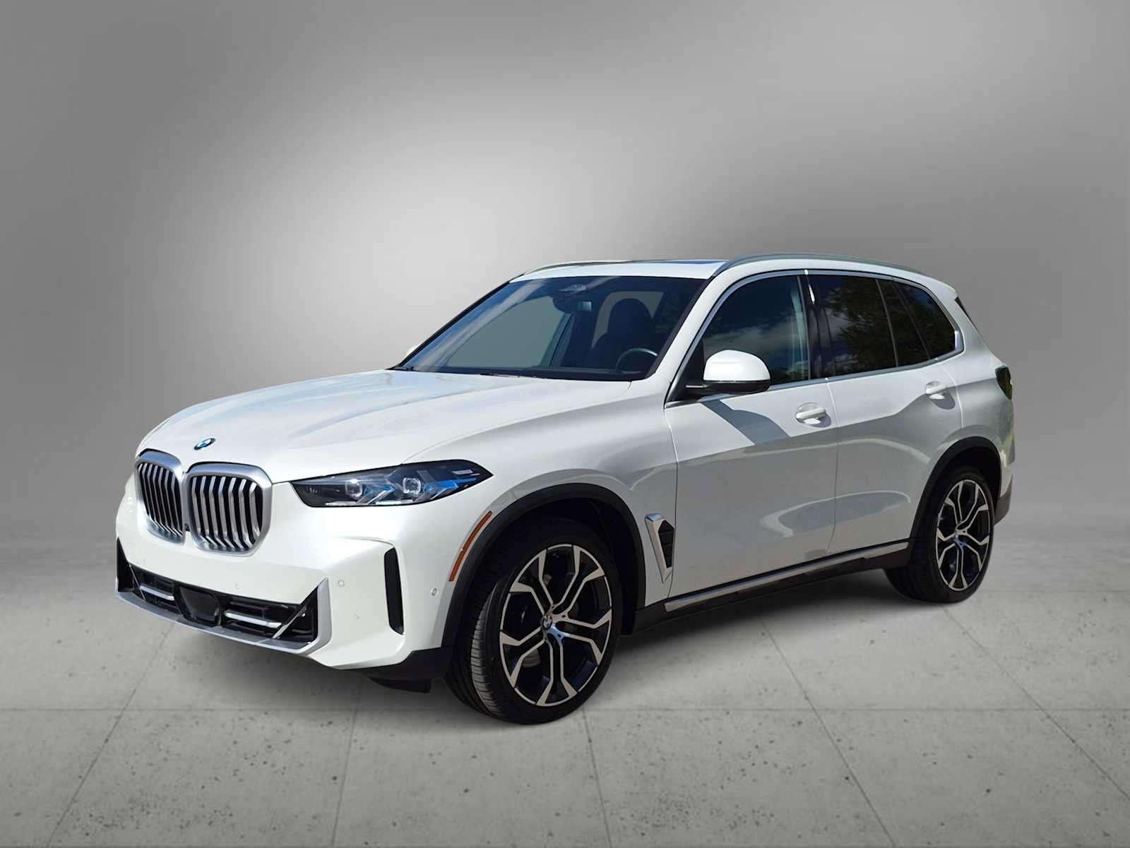 Used 2025 BMW X5 xDrive40i w/ Parking Assistance Package AWD/4WD image 4