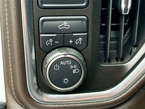 Used 2020 Chevrolet Silverado 1500 LT image 11