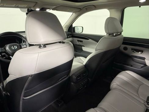 Used 2023 Honda Pilot Touring image 36