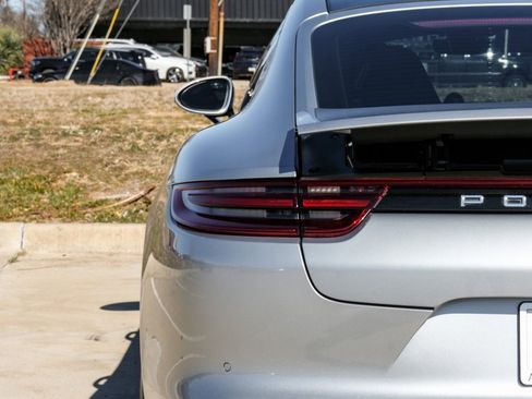Used 2018 Porsche Panamera 4 image 45
