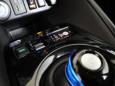 Used 2021 Nissan Leaf SV w/ SV Technology Package image 4