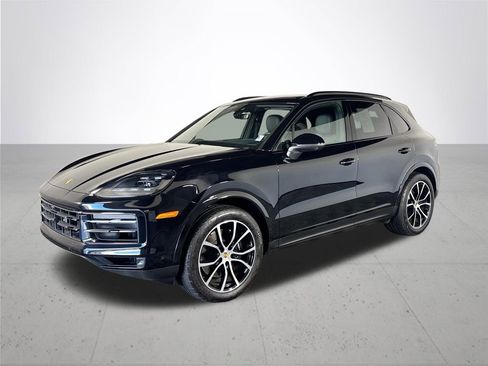 Used 2024 Porsche Cayenne w/ Premium Package Plus (PFM) image 2
