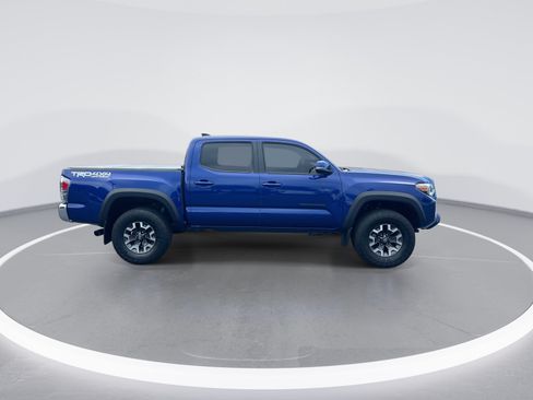 Used 2022 Toyota Tacoma TRD Off-Road w/ Black Out Package (TMS) AWD/4WD image 10