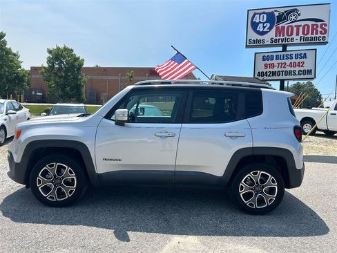 Used 2018 Jeep Renegade Limited w/ UConnect 8.4 Nav Group AWD/4WD image 2