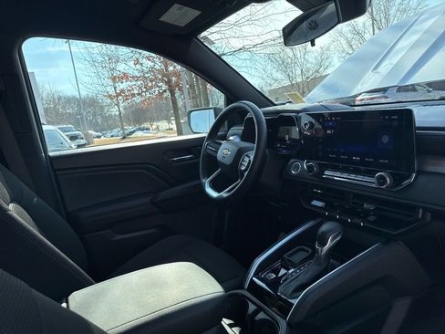 Used 2024 Chevrolet Colorado LT image 28