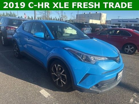 Used 2019 Toyota C-HR XLE image 5