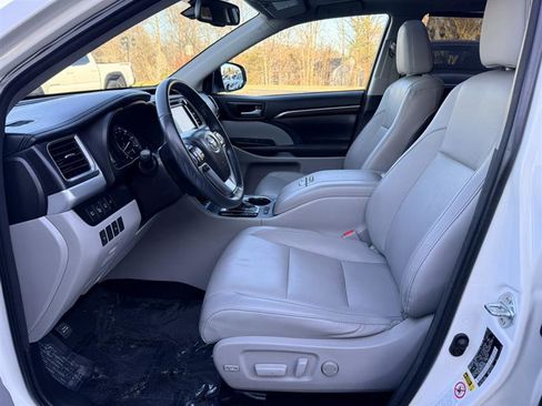 Used 2014 Toyota Highlander Limited w/ Driver Technology Package image 32