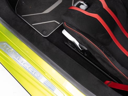 Used 2023 Lamborghini Huracan STO RWD image 13
