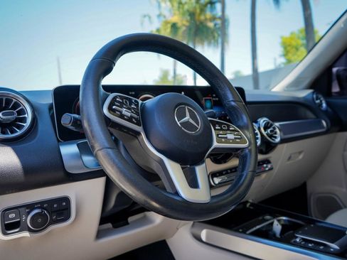 Used 2021 Mercedes-Benz GLB 250 w/ Premium Package image 9
