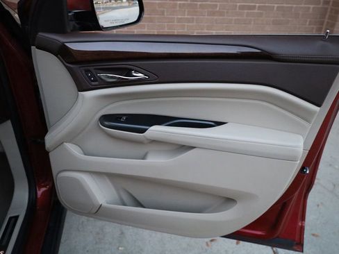 Used 2015 Cadillac SRX Luxury image 25