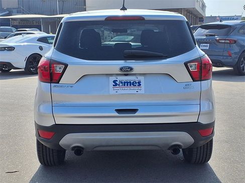 Used 2019 Ford Escape SE image 6