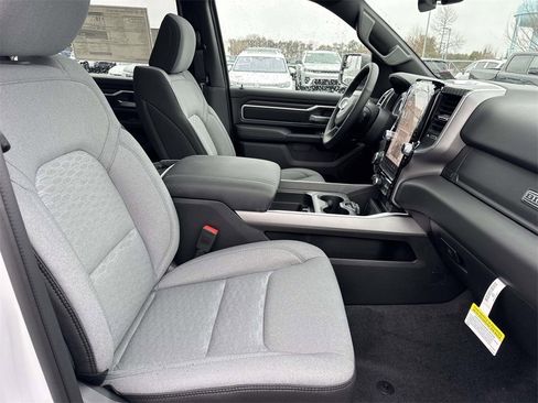 New 2026 RAM 1500 4x4 Crew Cab image 12