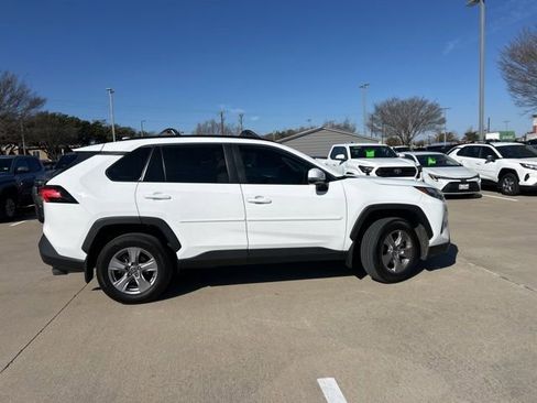 Used 2025 Toyota RAV4 XLE image 2