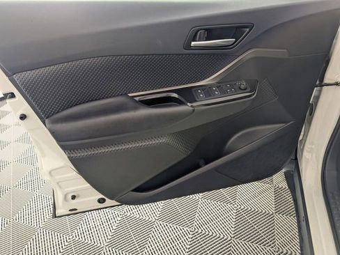 Used 2019 Toyota C-HR XLE FWD image 10