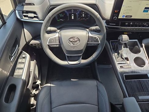 Used 2025 Toyota Sienna XLE Woodland Edition AWD/4WD image 11