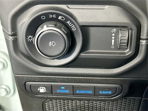 Used 2024 Jeep Wrangler Unlimited Sahara image 23