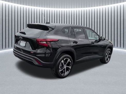 Certified 2025 Chevrolet Trax RS w/ Driver Confidence Package FWD image 4