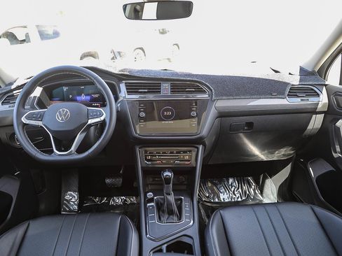 Used 2022 Volkswagen Tiguan SE FWD image 12