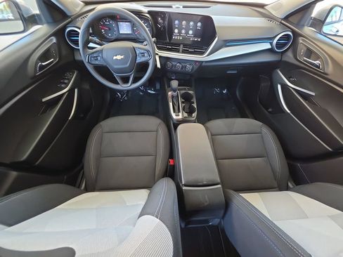 Used 2026 Chevrolet Trax LS w/ LS Convenience Package FWD image 20