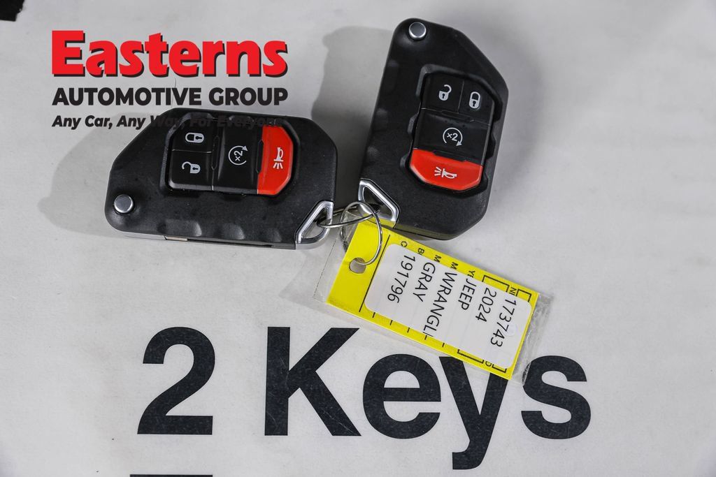 Used 2024 Jeep Wrangler Unlimited Sahara w/ Technology Group AWD/4WD image 25