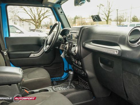 Used 2017 Jeep Wrangler Unlimited Rubicon w/ Max Tow Package image 35