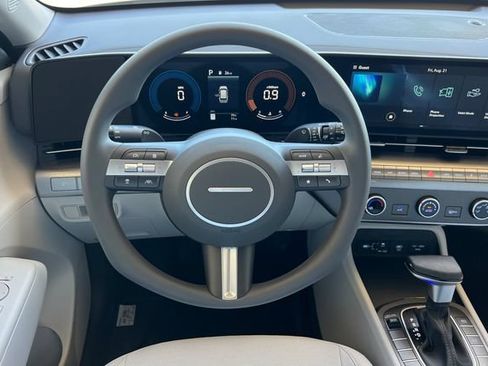 New 2027 Hyundai Kona SE FWD image 13