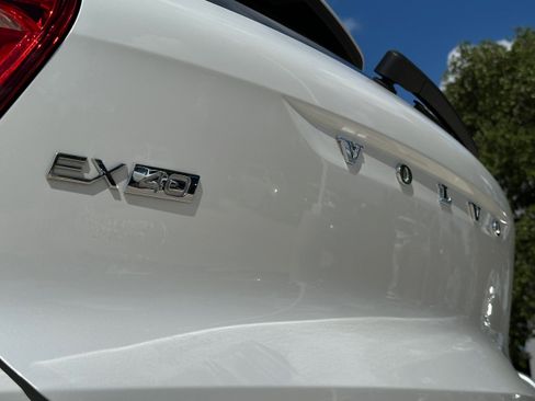 Certified 2025 Volvo EX40 Core AWD/4WD image 7