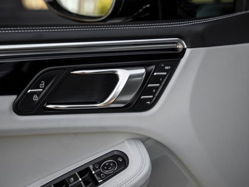 Certified 2025 Porsche Macan GTS AWD/4WD image 21