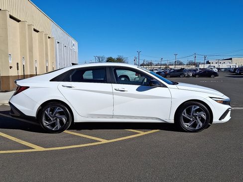 Certified 2025 Hyundai Elantra Sport image 8