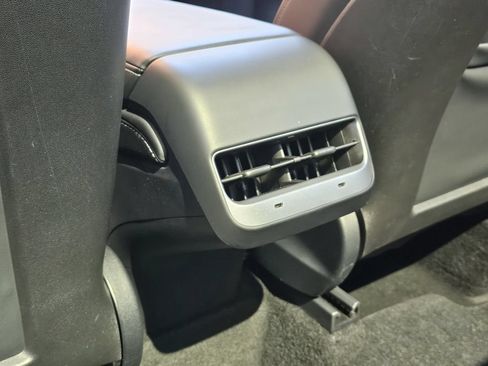 Used 2022 Tesla Model Y Long Range AWD/4WD image 20