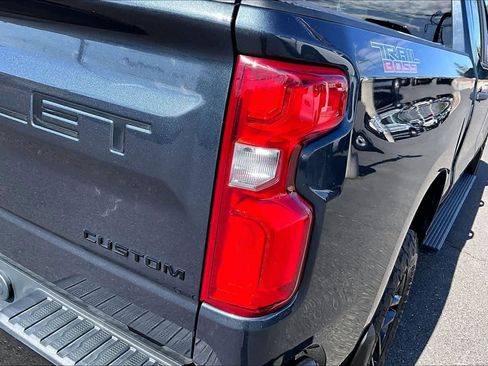 Used 2021 Chevrolet Silverado 1500 Custom Trail Boss AWD/4WD image 31