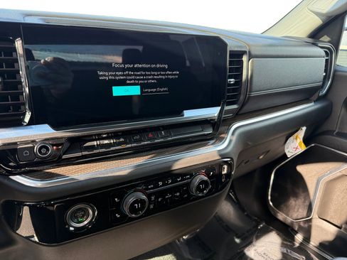 Used 2022 Chevrolet Silverado 1500 LT image 12