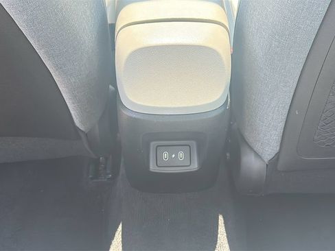 Used 2025 Hyundai Elantra Limited FWD image 32