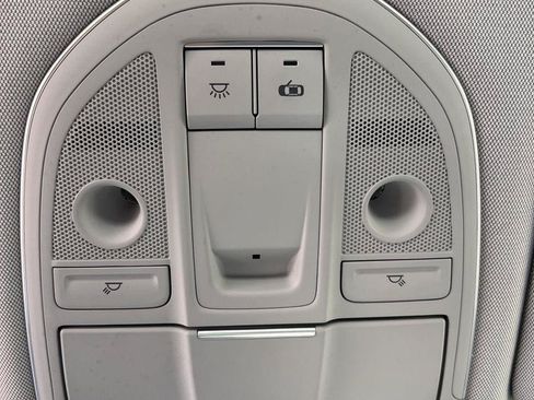 Used 2018 Genesis G80 3.8 RWD image 10