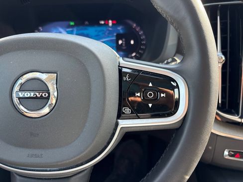 Used 2025 Volvo XC60 B5 Plus AWD/4WD image 23