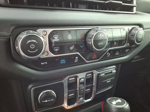Used 2024 Jeep Wrangler High Altitude AWD/4WD image 20