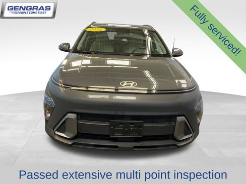 Used 2025 Hyundai Kona SEL AWD/4WD image 3